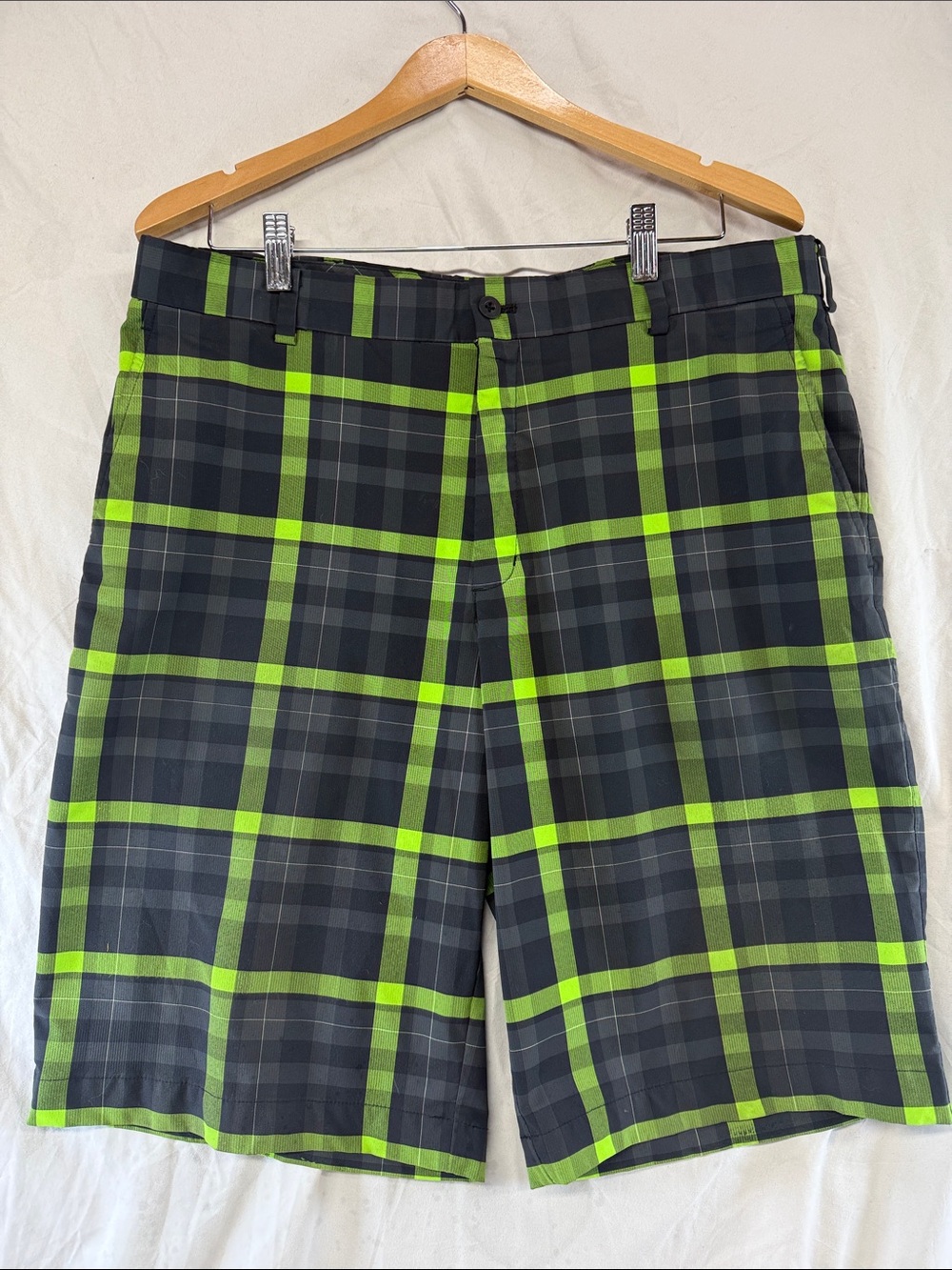 Nike Men's Black & Lime Plaid Flat-Front Shorts